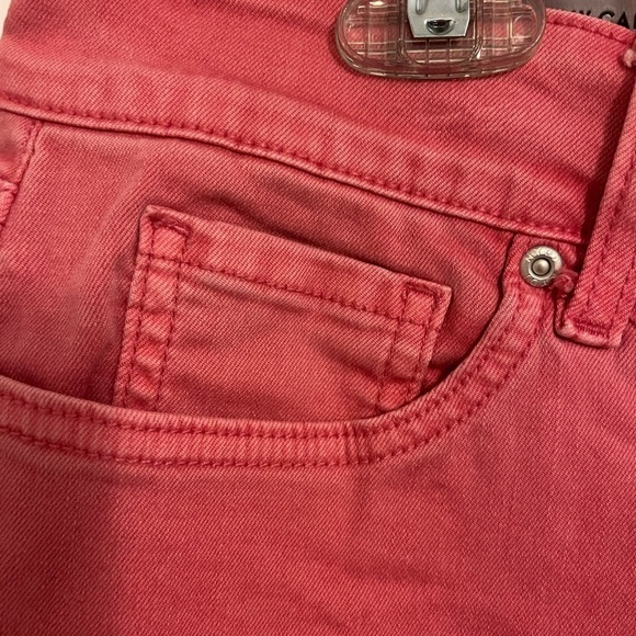 NYDJ SKINNY CAPRI LIFTXTUCK PINK GREAT PRE-OWNED CONDITION - Picture 3 of 10